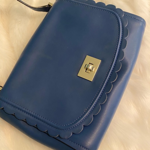 Gorgeous scalloped Kate spade purse - Picture 2 of 6